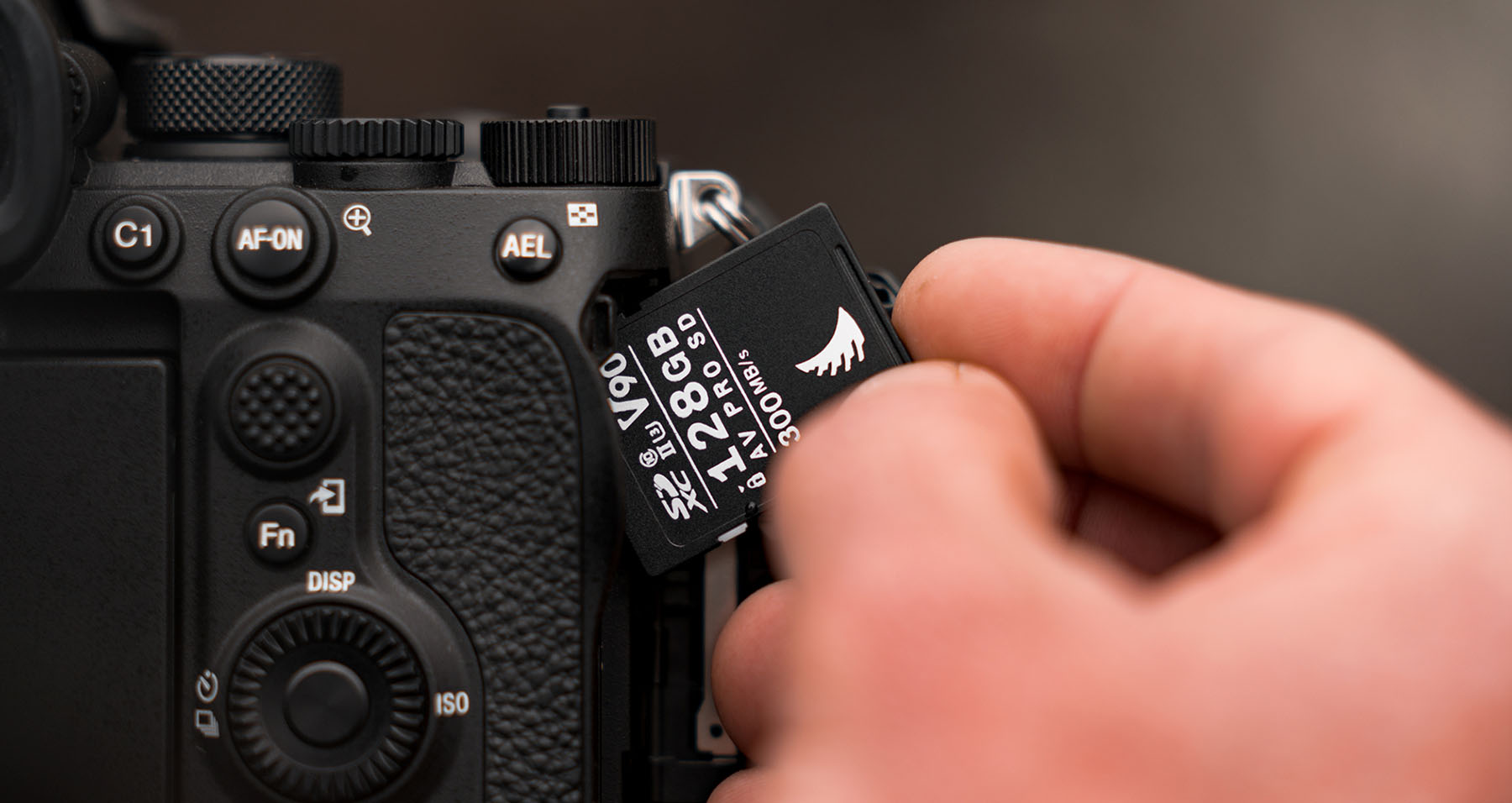 Angelbird AV PRO SD (MK2) V90 Angelbird SD card in mirrorless camera